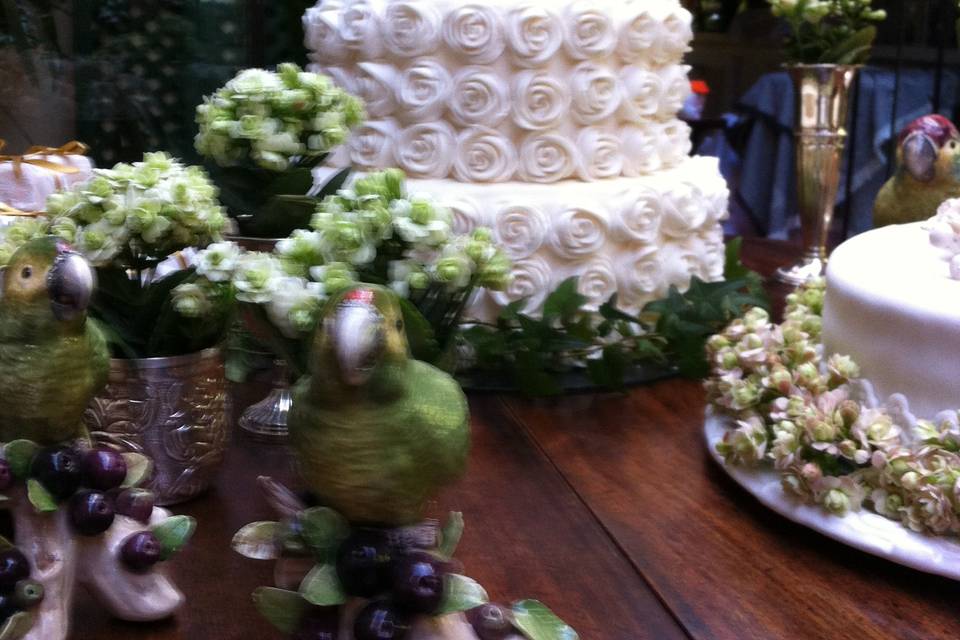 Flores para a mesa do bolo