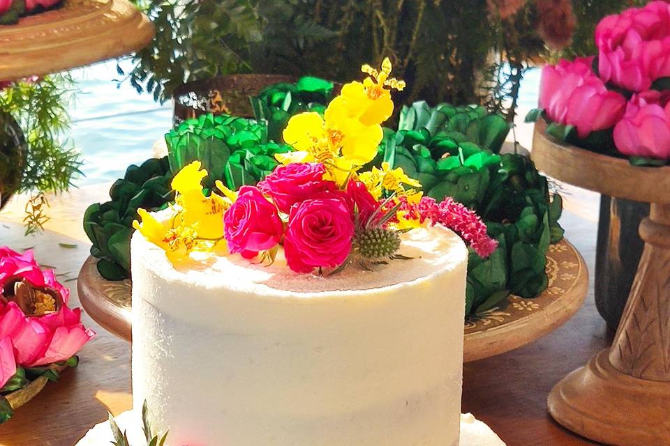 Semi Naked cake com flores