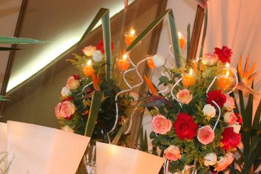 Arranjo floral com velas