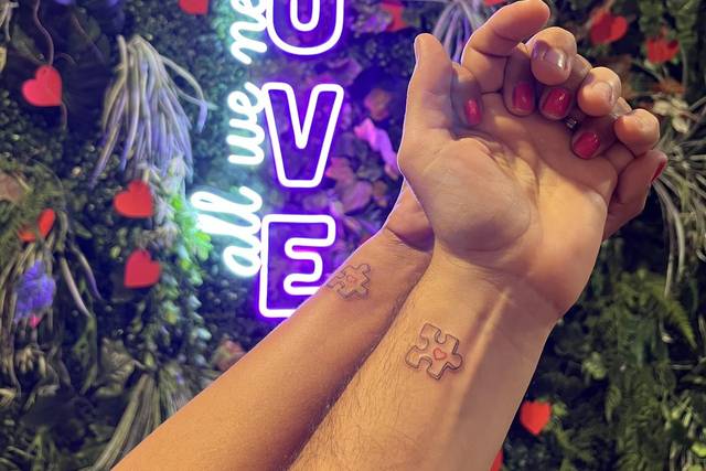 Noivos tatuados