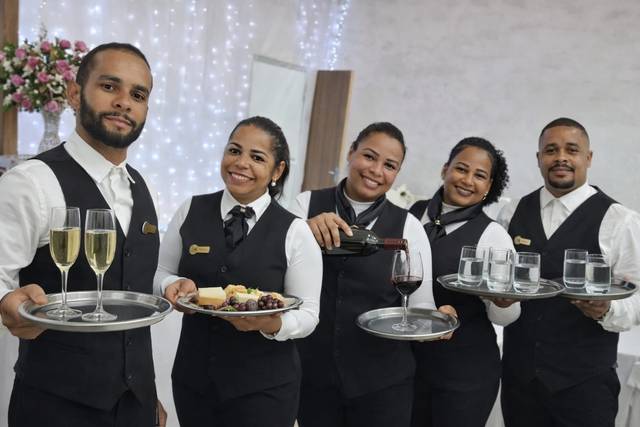 Serviços Garçons e Barmam