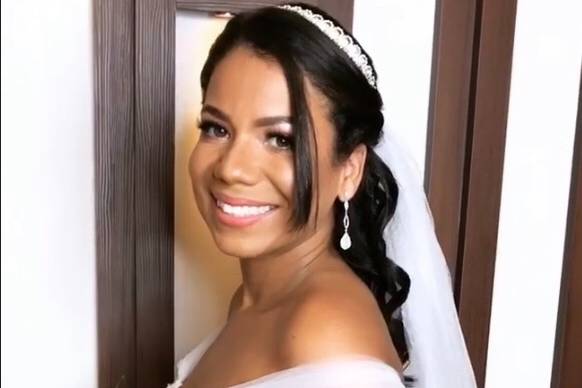 Noiva com semi preso