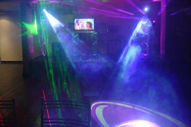 DJ, som e Iluminação