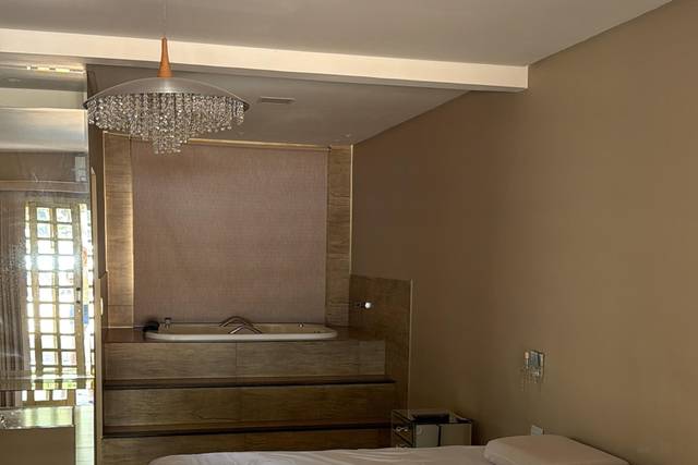 Suite 01