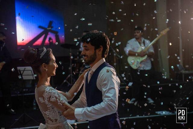 Sincronia, dança e confetes