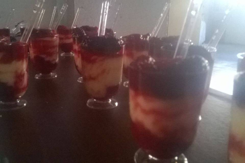 Tacinha Mousse e Frutas Vermel