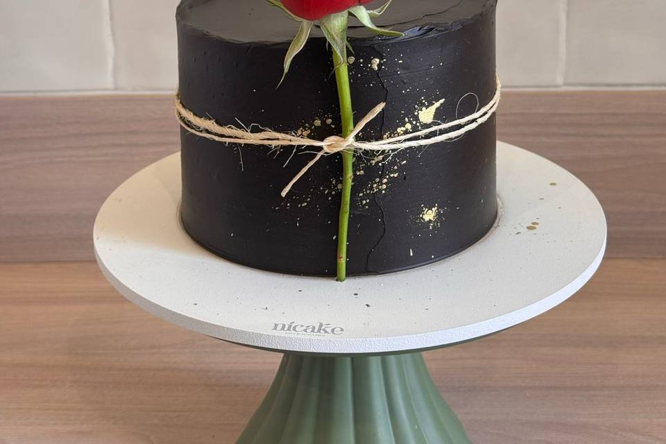 Bolo com rosa natural