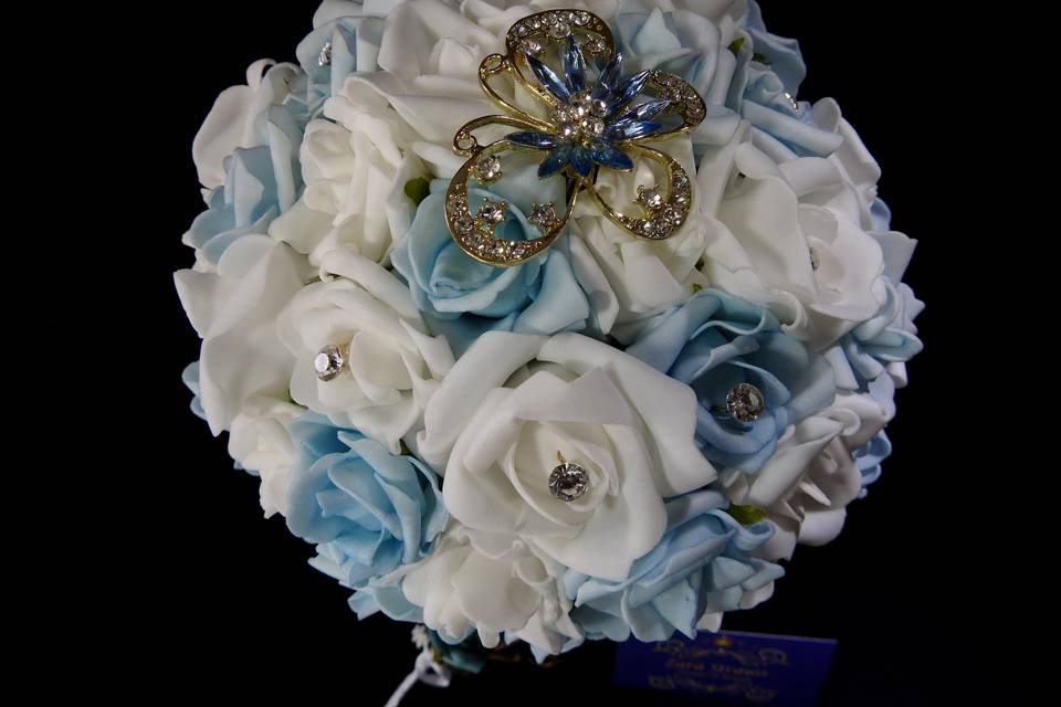 Bouquet Rosas brancas e azuis