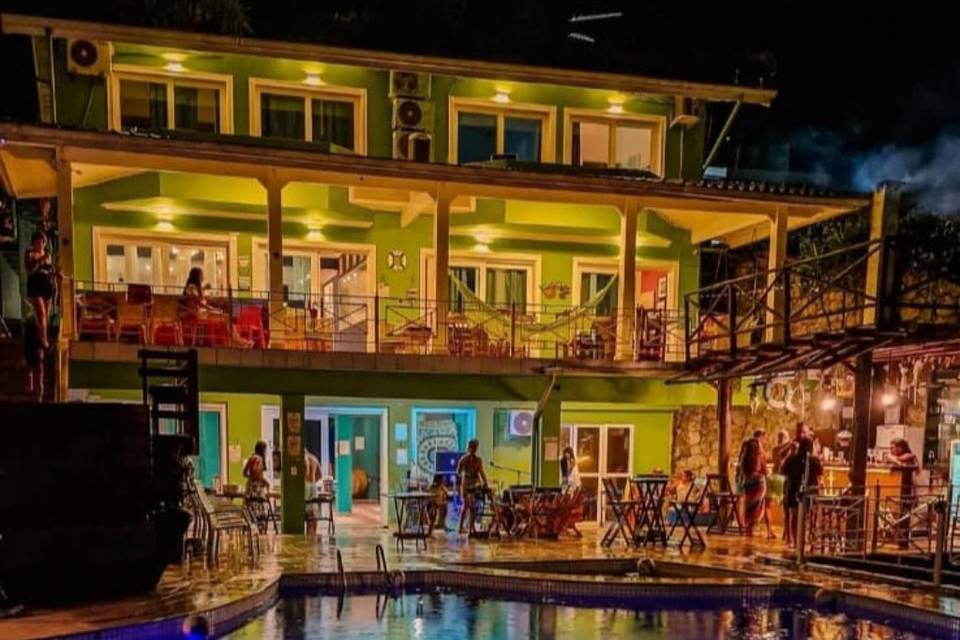 Fachada a noite