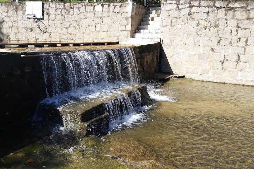 Queda dágua da piscina