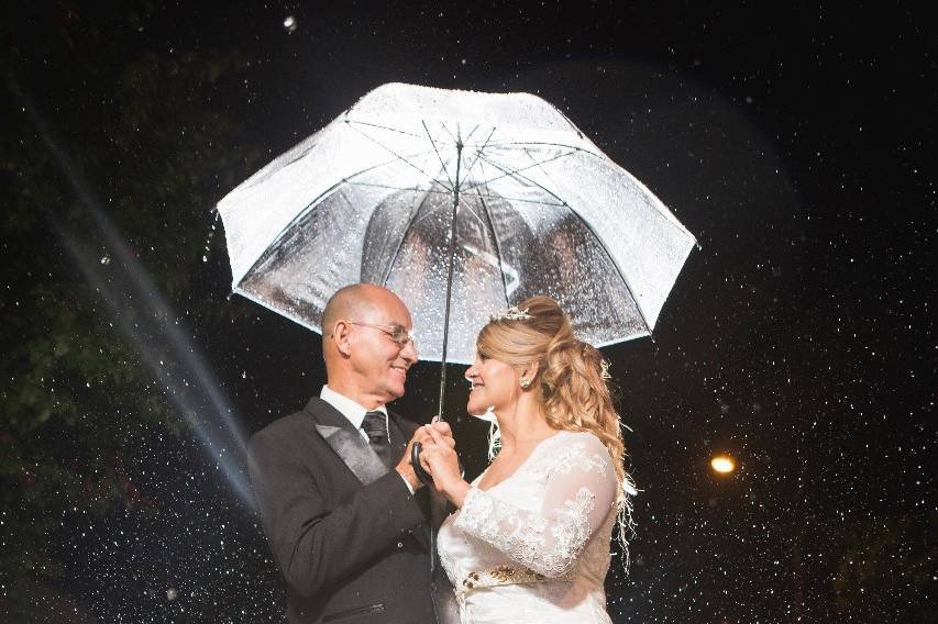 Casal na chuva