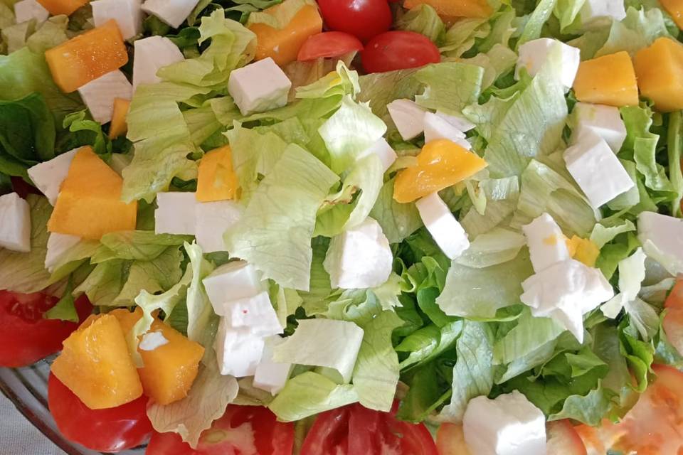Salada Com queijo