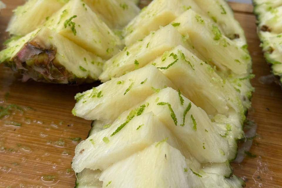 Abacaxi com Raspa de limão
