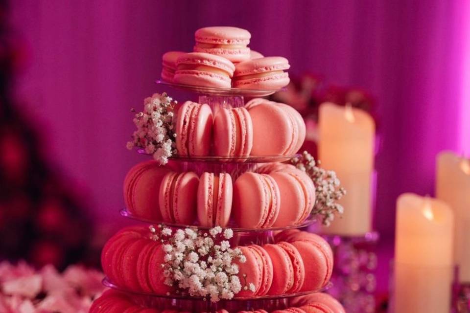 Torre no degrade em rosa