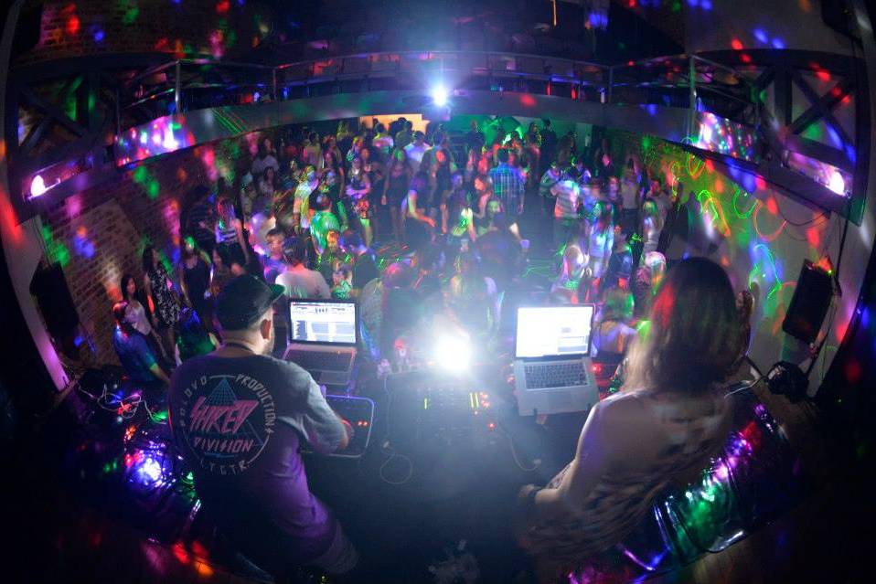 Teatro com festa/Dj no palco