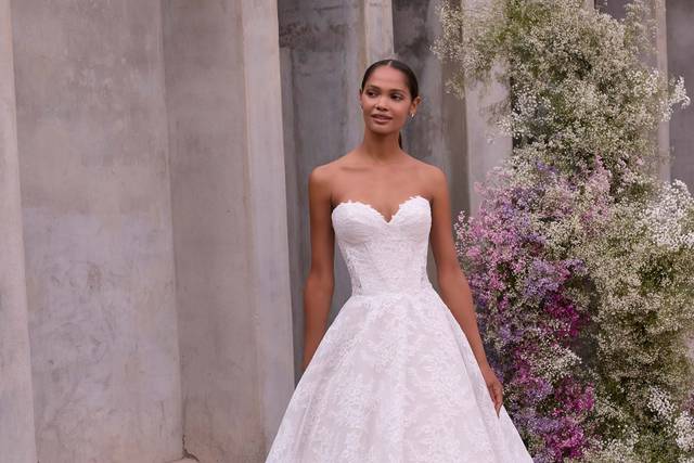 Vestido de noiva evasê tomara