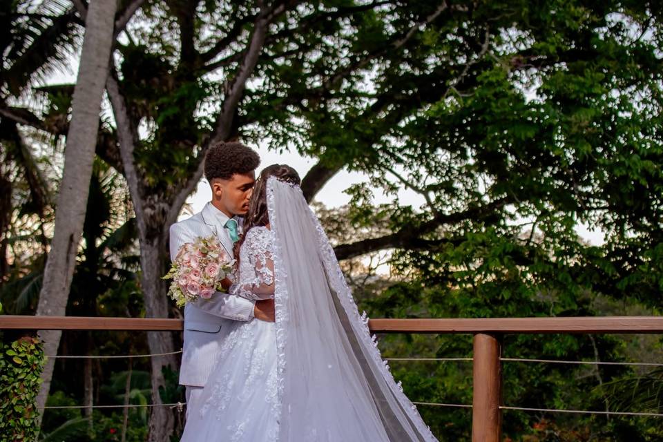 Casal no deck c/ cajazeira