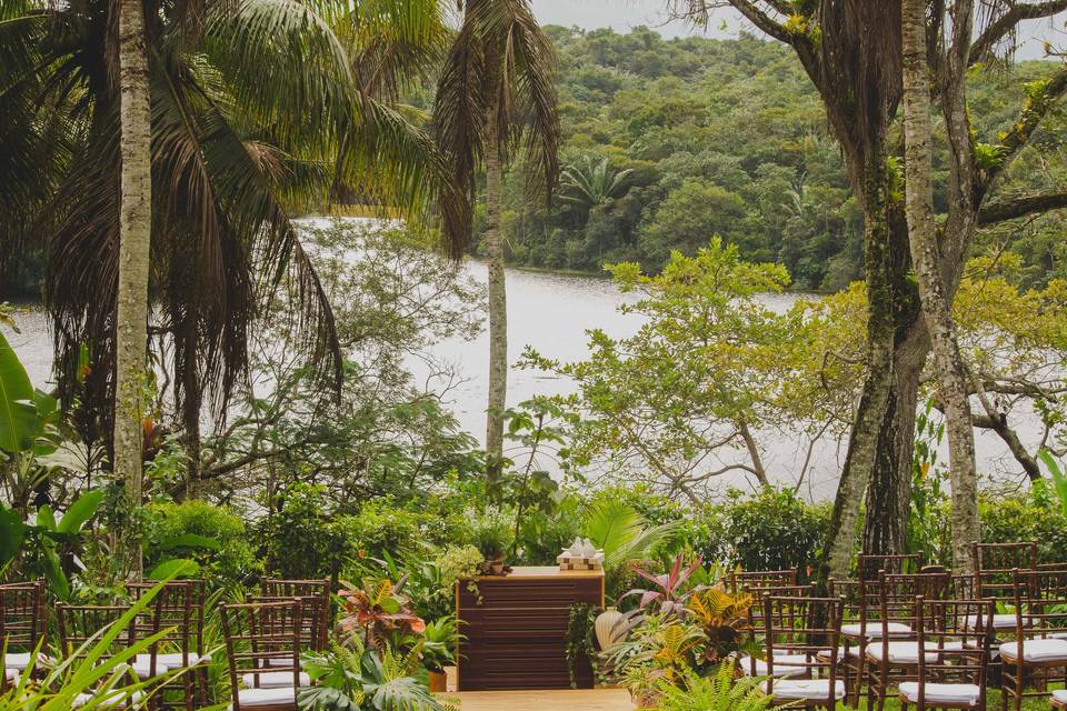 Altar com panorama lago