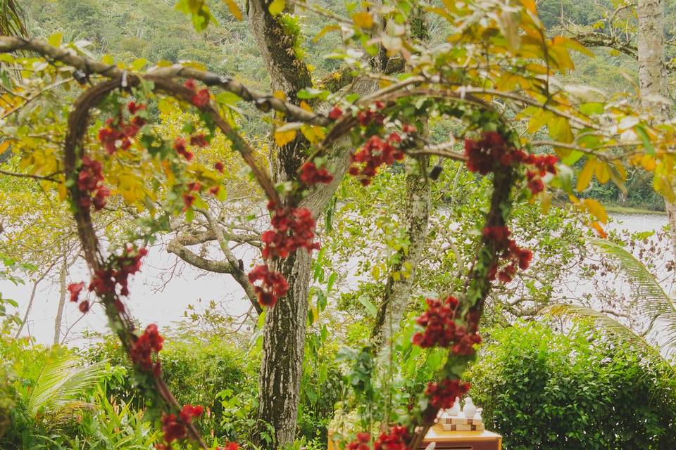 Altar junto ao lago