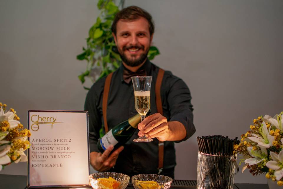 Serviço de espumantes e vinhos