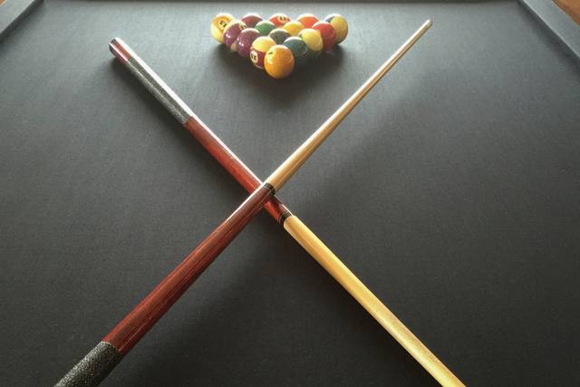 Mesa preta com jogo numerado.