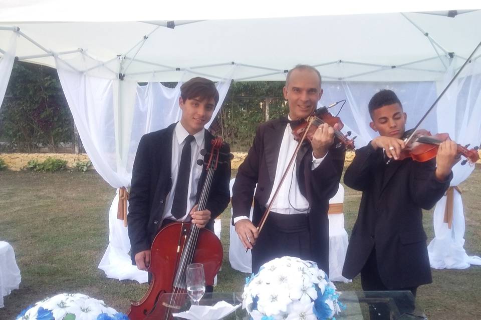 Trio Violoncelo&02Violinos