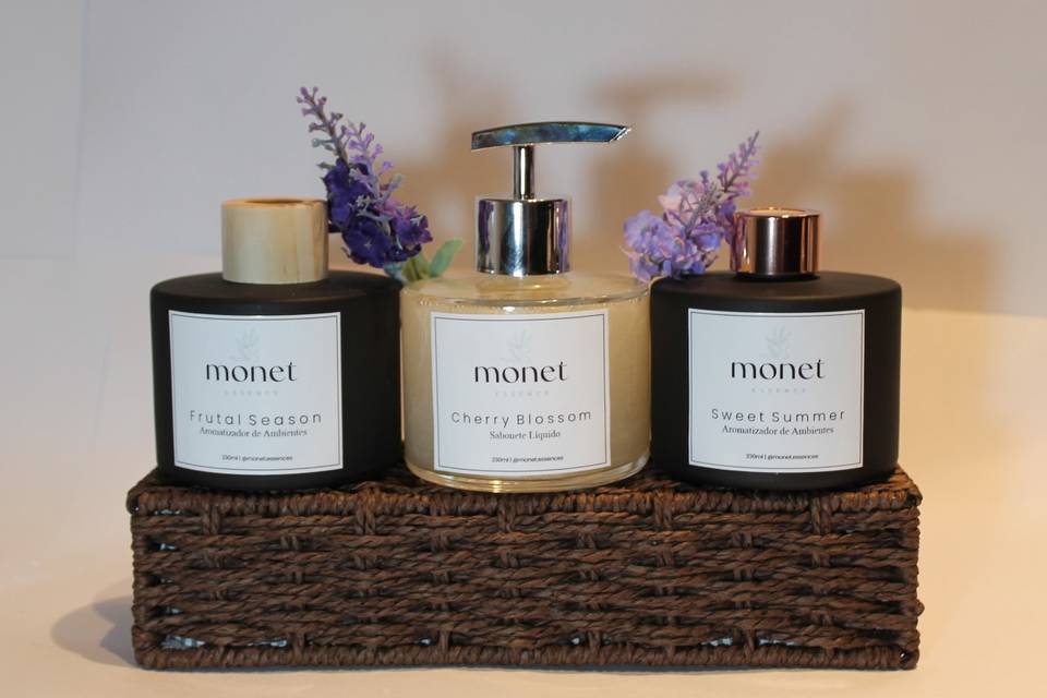Monet Essence