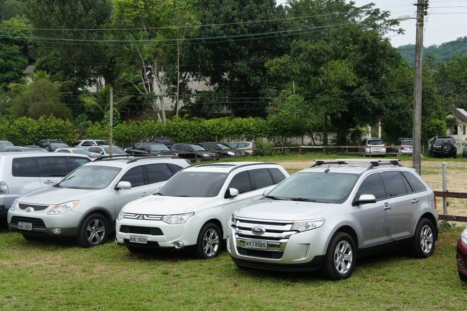 Amplo estacionamento