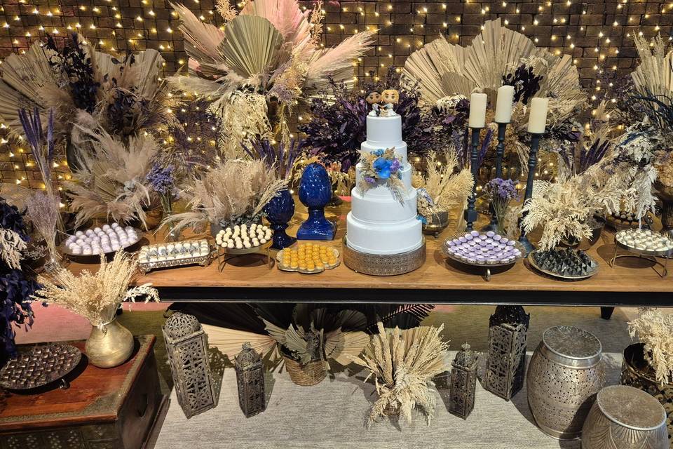 Mesa com Doces Diversos