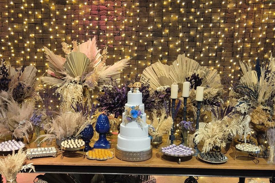 Mesa com Doces Diversos