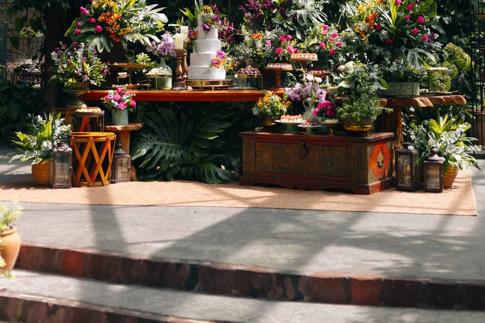 Mesa de Doces no Jardim - SSJ
