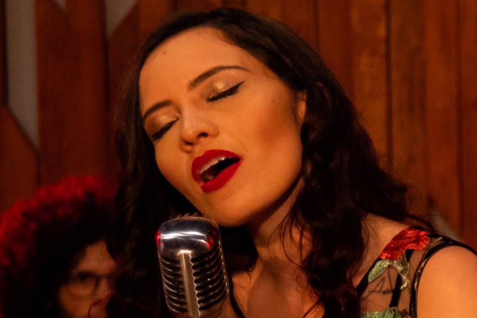 Quézia Amorim cantora