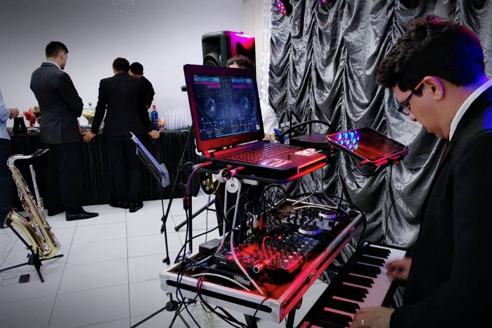 DJ e teclado