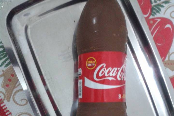 Bolo na garrafa de coca-cola