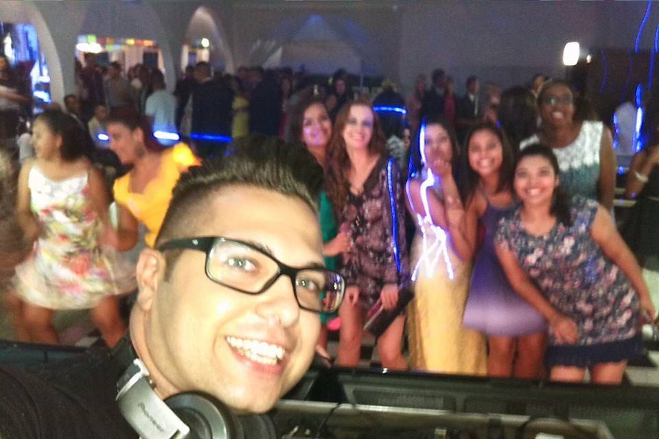 Dj Douglas e cnvidados