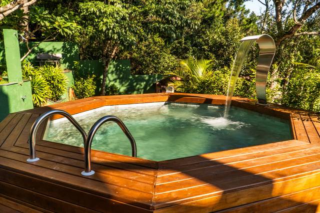 Jacuzi para 15 pessoas