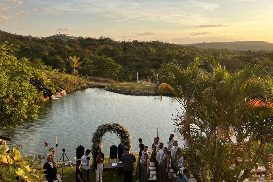 Cerimônia na lagoa