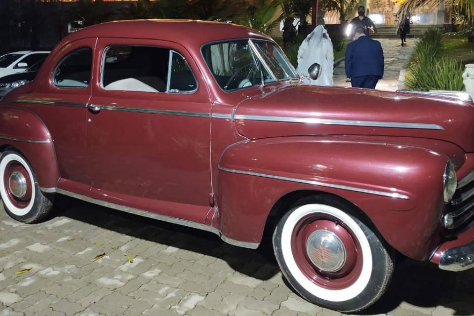 Ford Deluxe