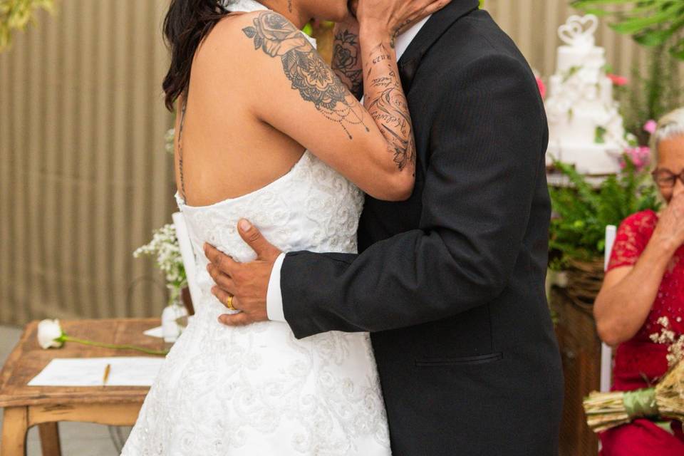 T & H