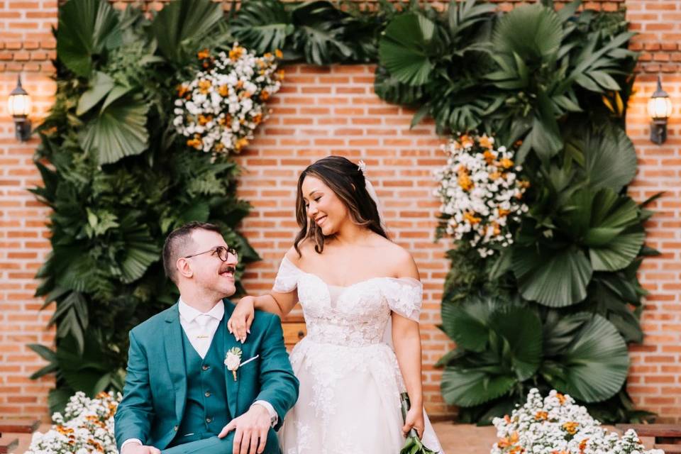 B & F