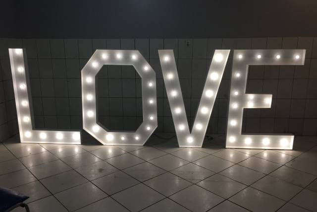Letreiro love luminoso