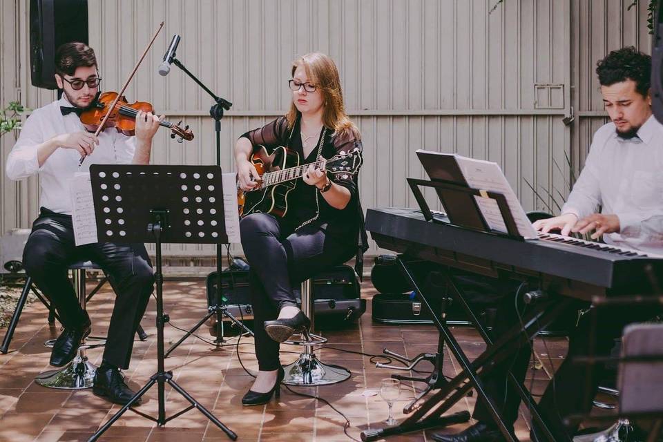 Trio DoiscomCafé Recepção