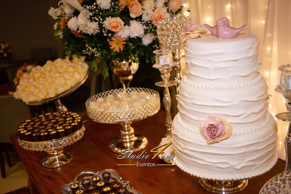 Mesa do bolo casamento