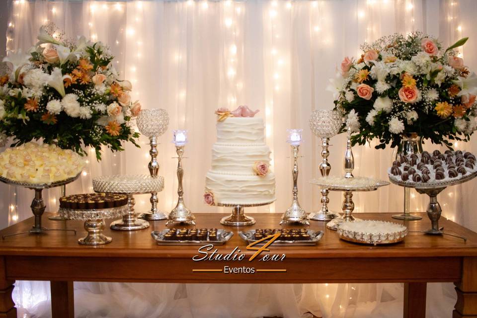 Mesa do bolo casamento
