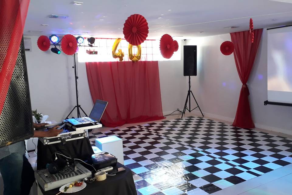 Telão, som e iluminação