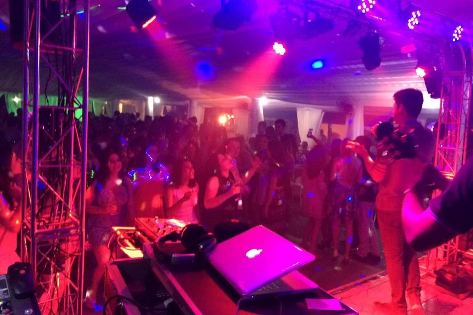 Banda e iluminação na treliça