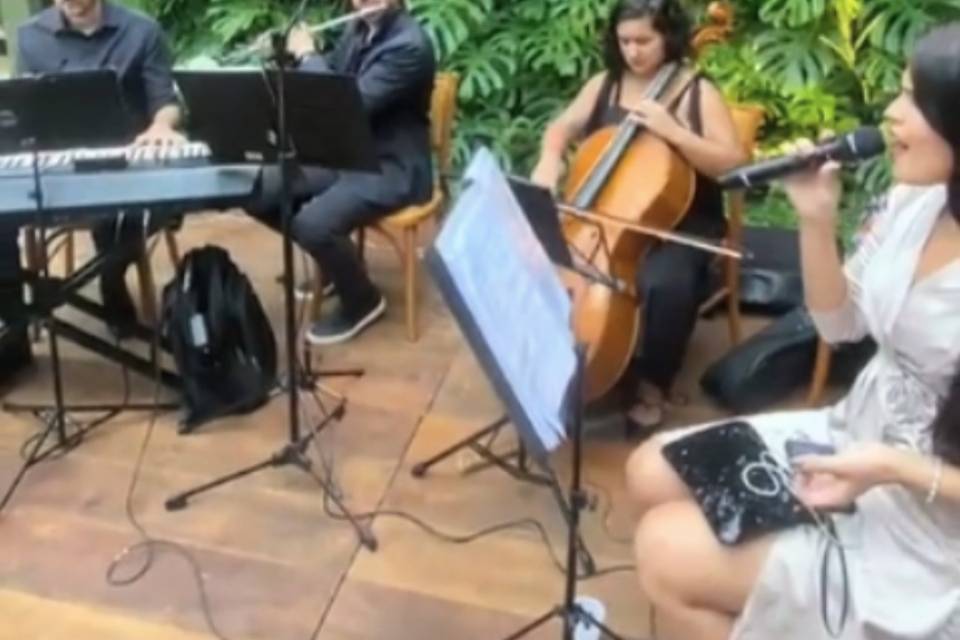 Piano, flauta, violoncelo e voz