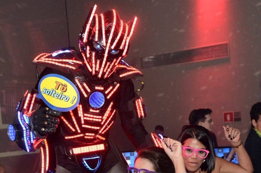 Robo de led, aniversário