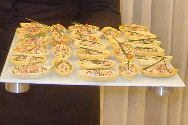 Barquete com pasta de frango