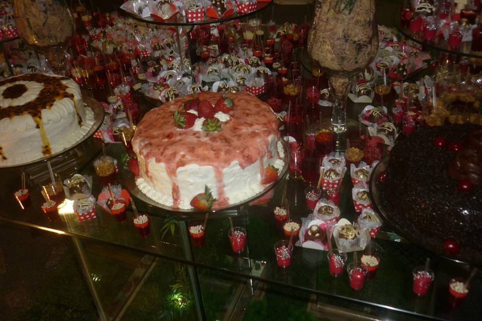 Mesa de doces e tortas